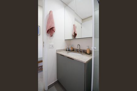Banheiro de apartamento à venda com 1 quarto, 30m² em Pinheiros, São Paulo