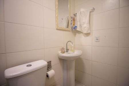 Banheiro de apartamento à venda com 1 quarto, 28m² em Vila das Belezas, São Paulo