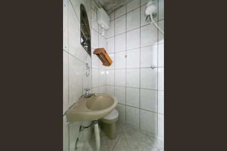 Banheiro de casa para alugar com 1 quarto, 55m² em Vila Carmosina, São Paulo