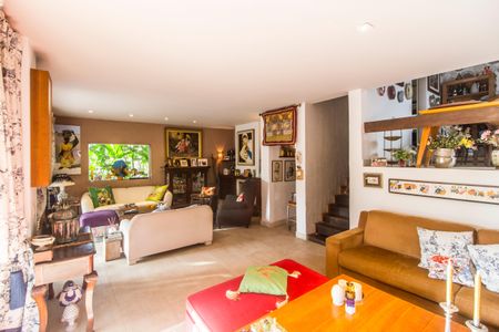 Sala de casa de condomínio à venda com 4 quartos, 320m² em Residencial Tres (alphaville), Santana de Parnaíba