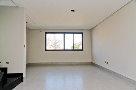 Sala de casa à venda com 3 quartos, 150m² em São Domingos, São Paulo