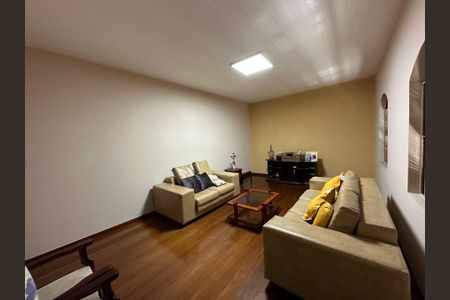 Casa para alugar com 4 quartos, 360m² em Alto Caiçaras, Belo Horizonte