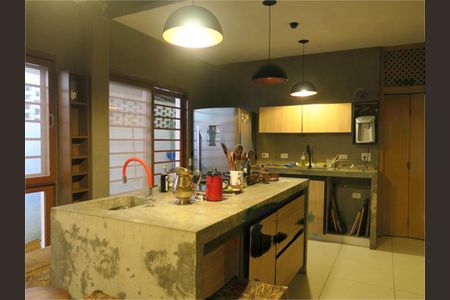 Casa à venda com 2 quartos, 300m² em Real Parque, São Paulo