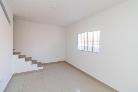 Sala de casa de condomínio à venda com 2 quartos, 250m² em Vila Mazzei, São Paulo