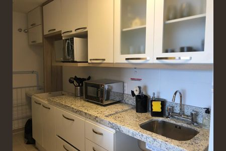 Cozinha de kitnet/studio para alugar com 1 quarto, 45m² em Petrópolis, Porto Alegre