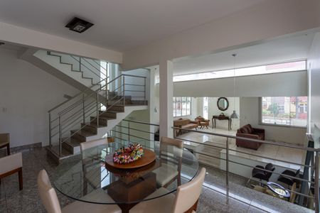 Sala de casa à venda com 5 quartos, 480m² em Santa Tereza, Belo Horizonte