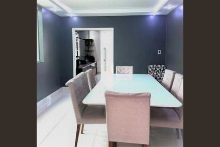 Casa para alugar com 4 quartos, 300m² em Jardim das Bandeiras, São Paulo