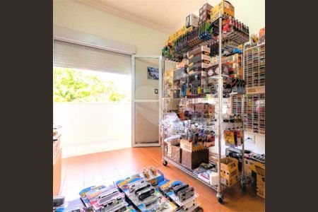 Casa para alugar com 4 quartos, 300m² em Jardim das Bandeiras, São Paulo