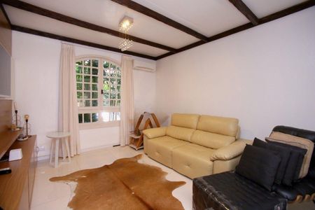 Sala de casa de condomínio para alugar com 3 quartos, 200m² em Cristal, Porto Alegre