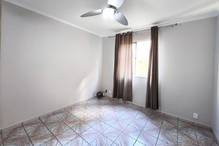 Sala de apartamento à venda com 3 quartos, 74m² em Vila Marieta, Campinas