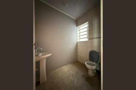 Banheiro de casa para alugar com 4 quartos, 300m² em Petrópolis, Porto Alegre