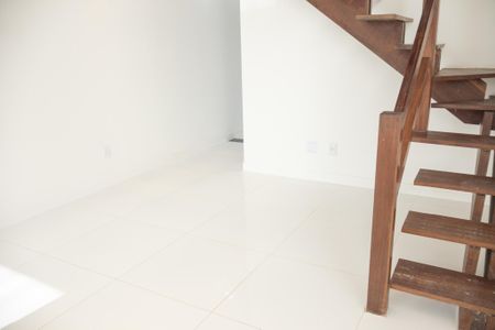 Sala de casa de condomínio para alugar com 3 quartos, 159m² em Itapuã, Salvador