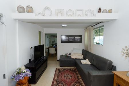 Sala de casa à venda com 3 quartos, 385m² em Monte Castelo, Contagem