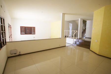 Sala de casa de condomínio para alugar com 7 quartos, 510m² em Anil, Rio de Janeiro