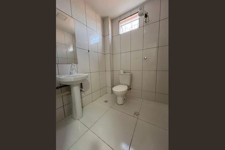 Banheiro de kitnet/studio para alugar com 1 quarto, 55m² em Setor Habitacional Vicente Pires, Brasília