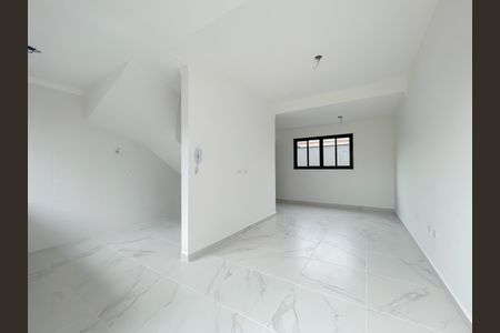 Sala de casa de condomínio à venda com 2 quartos, 68m² em Vila Osasco, Osasco