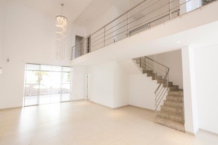 Sala de casa de condomínio para alugar com 4 quartos, 310m² em Nova Uberlândia, Uberlândia