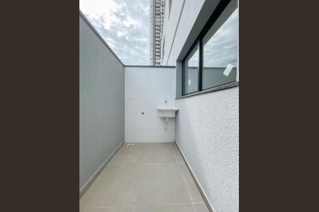 Varanda Gourmet de casa de condomínio à venda com 2 quartos, 68m² em Vila Osasco, Osasco