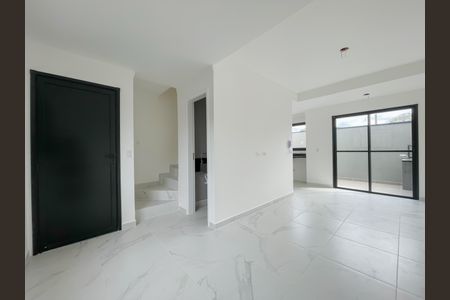 Sala de casa de condomínio à venda com 2 quartos, 67m² em Vila Osasco, Osasco