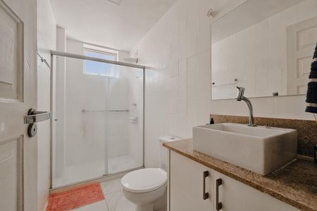 Banheiro Social de apartamento para alugar com 1 quarto, 50m² em Graça, Salvador