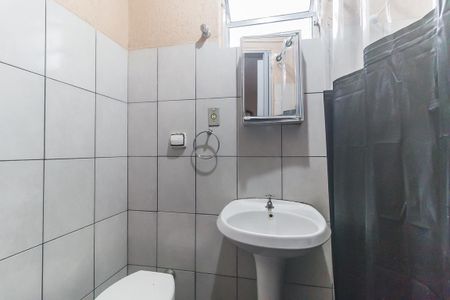 Banheiro de kitnet/studio para alugar com 2 quartos, 40m² em Vila Martins, Mogi das Cruzes
