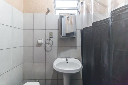 Banheiro de kitnet/studio para alugar com 2 quartos, 40m² em Vila Martins, Mogi das Cruzes