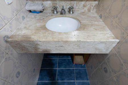 Banheiro de kitnet/studio para alugar com 1 quarto, 40m² em República, São Paulo