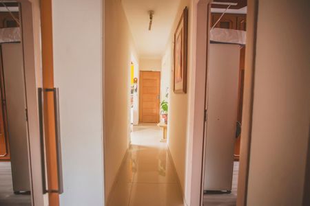 Corredor de apartamento para alugar com 2 quartos, 80m² em Bosque da Saúde, São Paulo