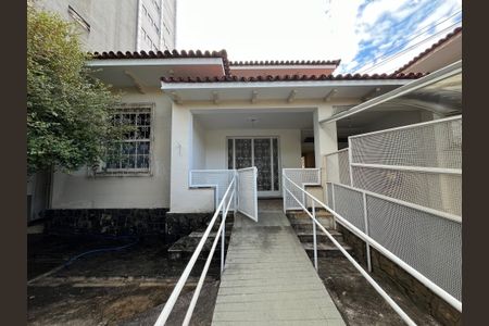 Entrada de casa para alugar com 4 quartos, 360m² em Barro Preto, Belo Horizonte