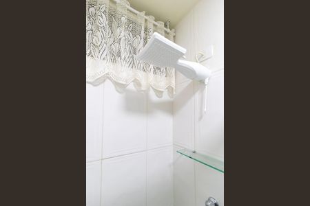 Banheiro Social de kitnet/studio para alugar com 1 quarto, 35m² em Centro, Curitiba