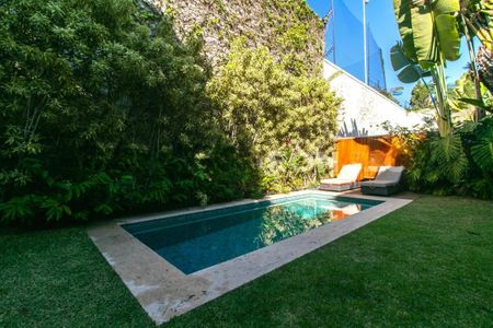 Casa de Condomínio à venda com 4 quartos, 587m² em Morumbi, São Paulo