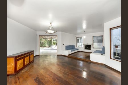 Casa para alugar com 3 quartos, 264m² em Vila Tramontano, São Paulo