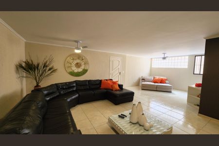 Sala de TV de casa à venda com 4 quartos, 436m² em Retiro, Jundiaí