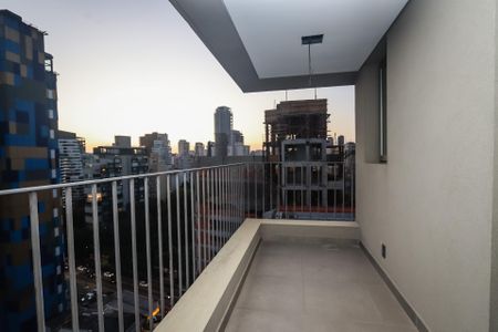 Varanda de kitnet/studio à venda com 1 quarto, 58m² em Jardins, São Paulo