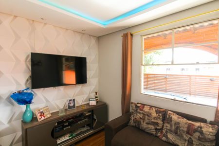 Sala de casa à venda com 4 quartos, 120m² em Guajuviras, Canoas