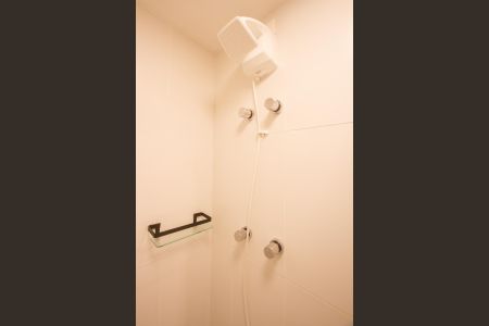 Banheiro de kitnet/studio para alugar com 1 quarto, 22m² em Campo Belo, São Paulo