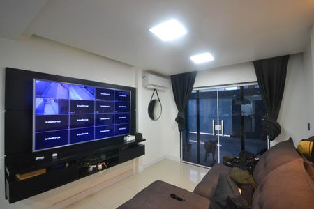 Sala de casa para alugar com 2 quartos, 240m² em Jardim Alvorada, Nova Iguaçu