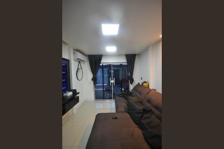 Sala de casa para alugar com 2 quartos, 240m² em Jardim Alvorada, Nova Iguaçu