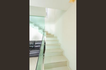 Escada de apartamento para alugar com 5 quartos, 238m² em Buritis, Belo Horizonte