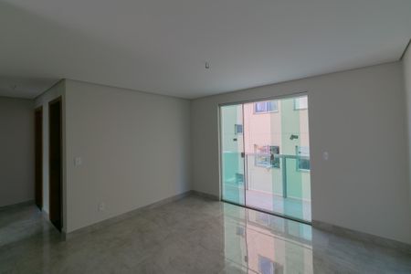 Sala de apartamento à venda com 3 quartos, 102m² em Heliópolis, Belo Horizonte