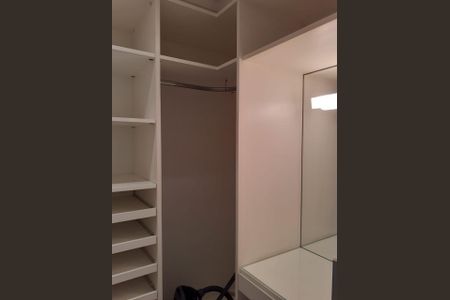 CLOSET de casa à venda com 3 quartos, 360m² em Jardim da Gloria, São Paulo