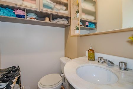Lavabo de apartamento para alugar com 2 quartos, 141m² em Auxiliadora, Porto Alegre