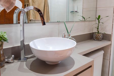 Banheiro de apartamento para alugar com 2 quartos, 45m² em Parque Maria Helena, Guarulhos