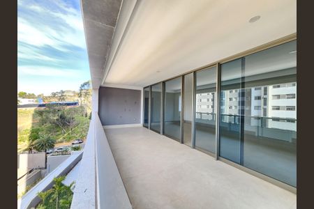 Varanda de apartamento à venda com 4 quartos, 208m² em Vila das Flores, Nova Lima