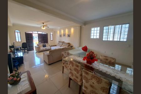 Sala de casa para alugar com 5 quartos, 217m² em Jaguaribe, Osasco