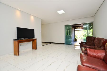 Sala de casa para alugar com 5 quartos, 300m² em Serra, Belo Horizonte