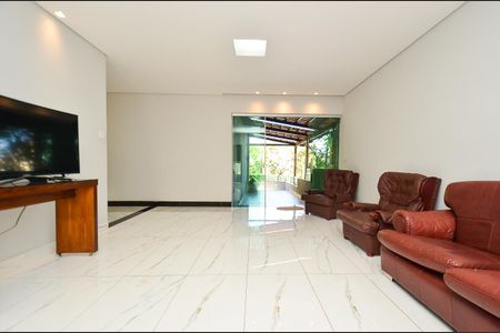Sala de casa para alugar com 5 quartos, 300m² em Serra, Belo Horizonte