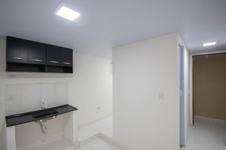 Cozinha de apartamento para alugar com 1 quarto, 25m² em Vila Dorna, São Paulo