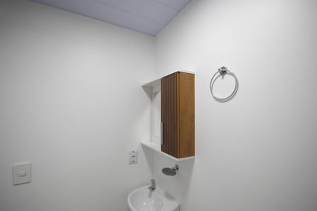 Banheiro de apartamento para alugar com 1 quarto, 25m² em Vila Dorna, São Paulo