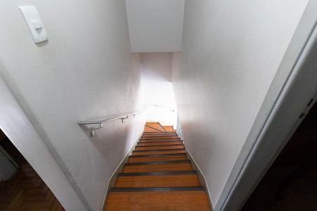 Escada de casa de condomínio à venda com 2 quartos, 150m² em Bosque da Saúde, São Paulo